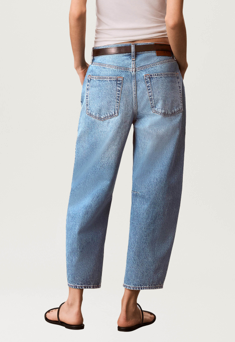 Cropped Barrel Jeans