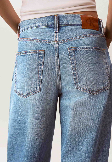 Cropped Barrel Jeans