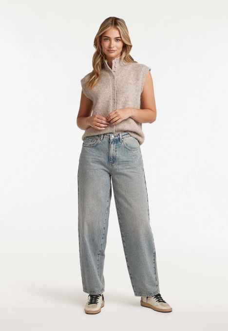 Aria Lagoon Falls Wash Jeans