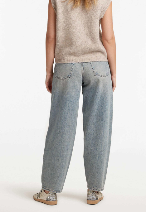 Aria Lagoon Falls Wash Jeans