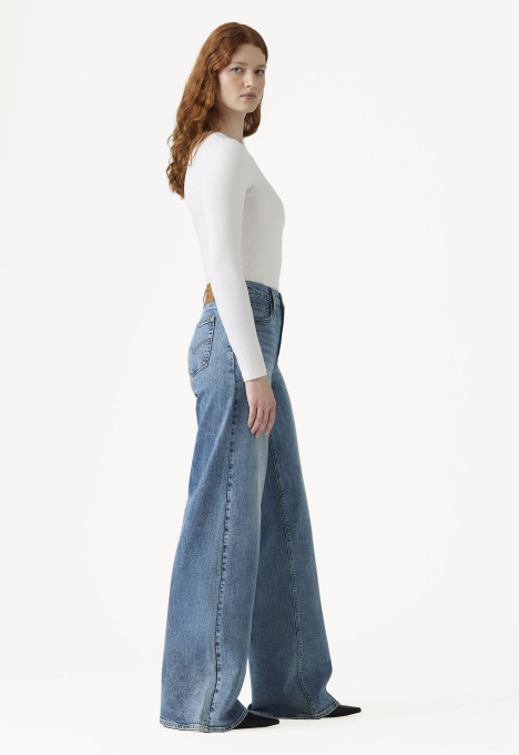 728 High Rise Wide Leg Jeans