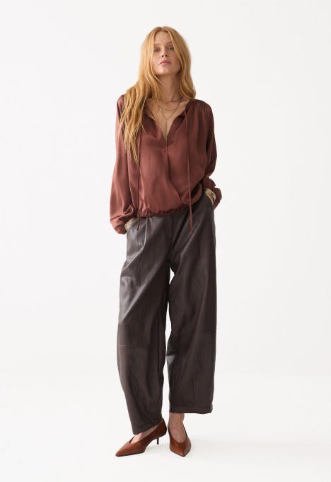Silky Blouse Met Strik