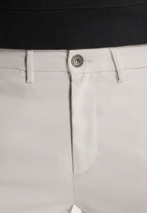 Riser Slim Fit Chino