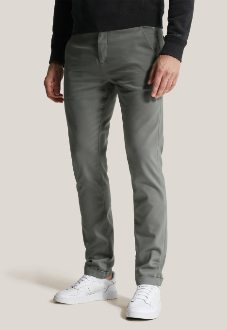 Riser Slim Fit Chino
