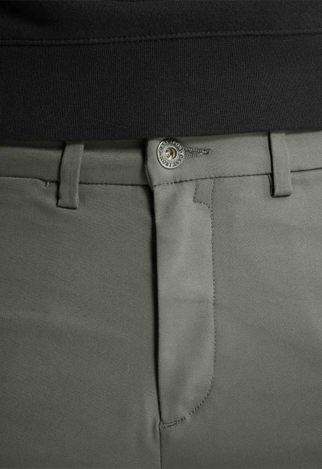 Riser Slim Fit Chino