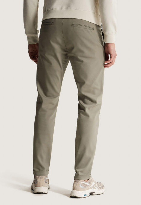 Cylas Tapered Chino