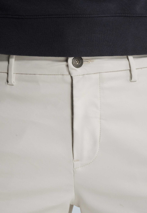 Cylas Tapered Chino