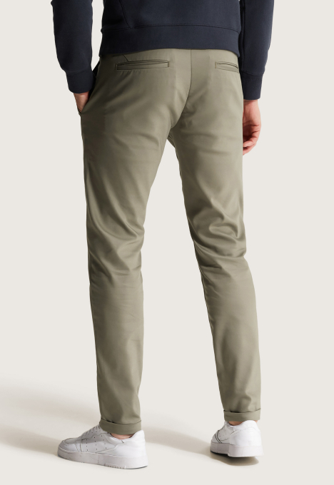 Cylas Tapered Chino