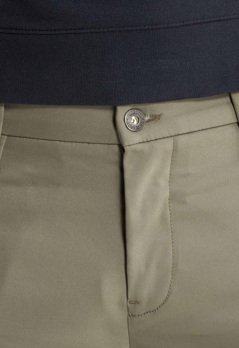 Cylas Tapered Chino