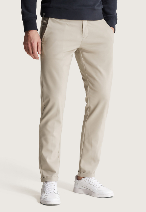 Cylas Tapered Chino