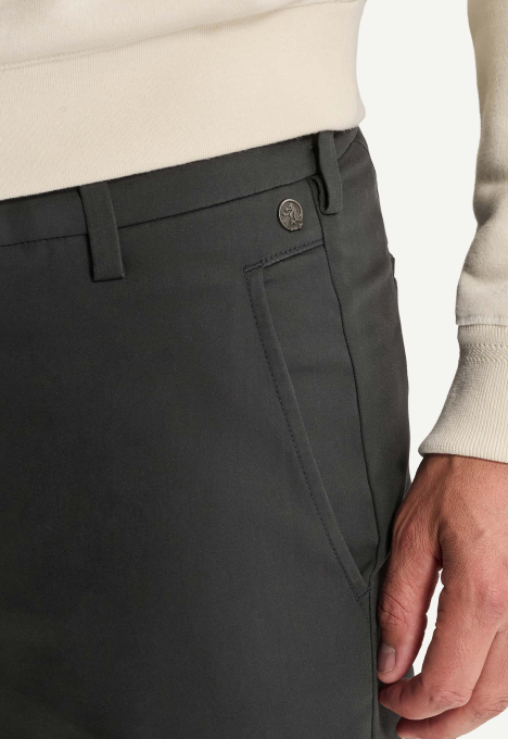 Cylas Tapered Chino