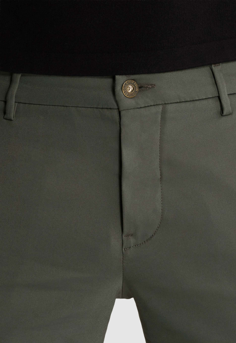Cylas Tapered Chino