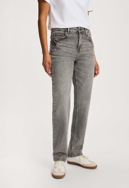 Liv Straight Jeans