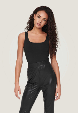 Lea 2-Ways Fit Top