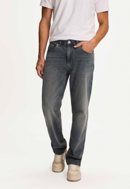 Barrier Loose Jeans