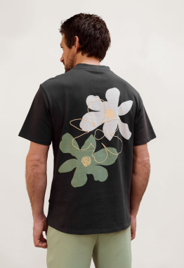 3 Flowers T-shirt