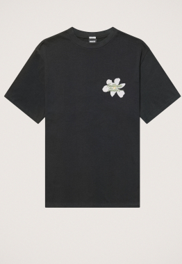 3 Flowers T-shirt