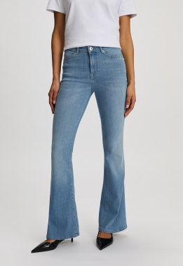 Celsi Flared Jeans 