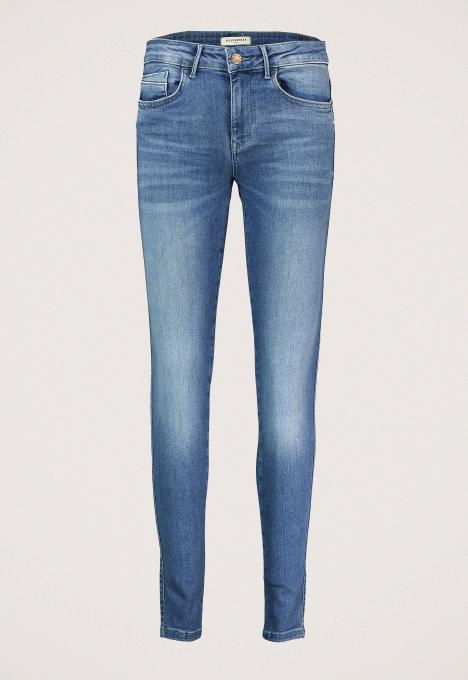 Cassy Skinny Jeans